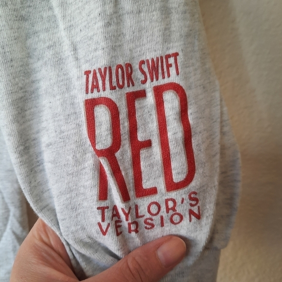Taylor Swift Red Taylor's Version Era Sweatshirt Tee N - Picture 7 of 8